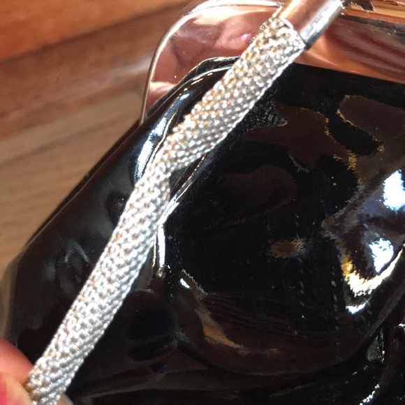 Kenneth Cole clamshell handbag - Picture 4 of 7